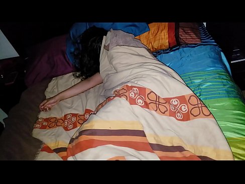 ❤️ ස්ටේප්සන් තම තරුණ සුළු මව නිදා සිටියදී ඇයට බැණ වදියි. ❤❌ Fuck video si.hentai-menu.ru ❌❤